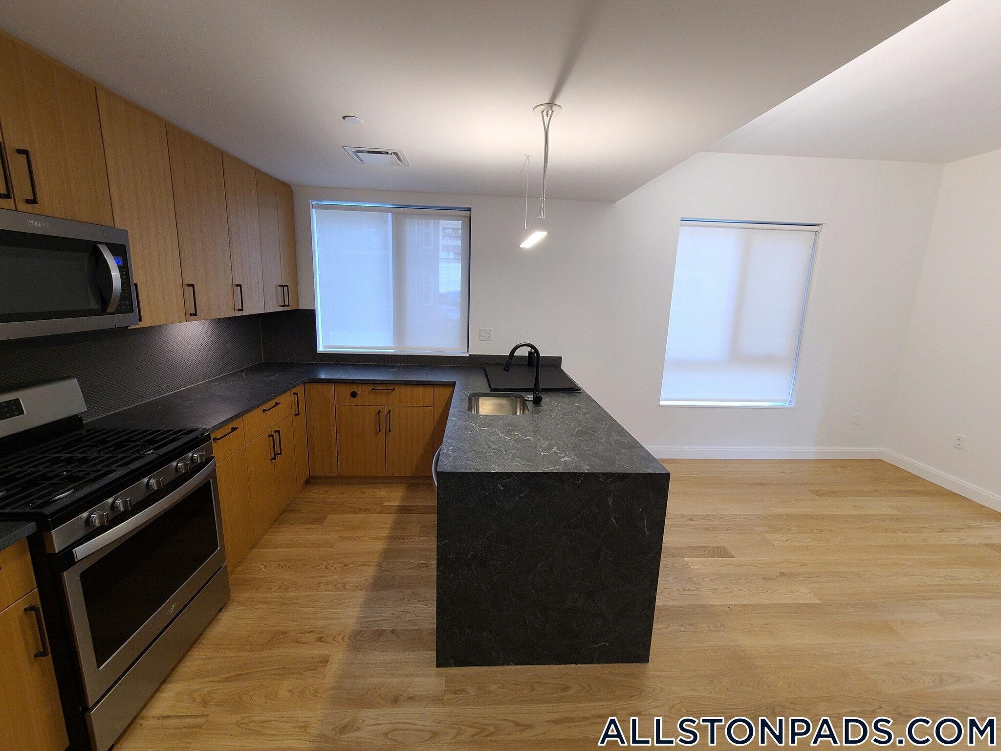 Building Photo - 83 Gardner St