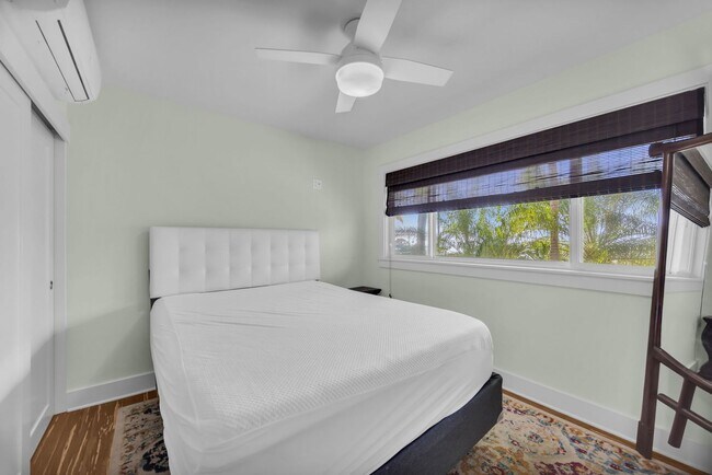 Building Photo - 1276 S Nahale Pl