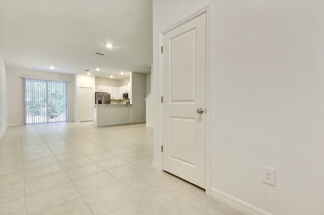 Building Photo - "Charming 3-Bedroom Home with 2.5 Baths in...