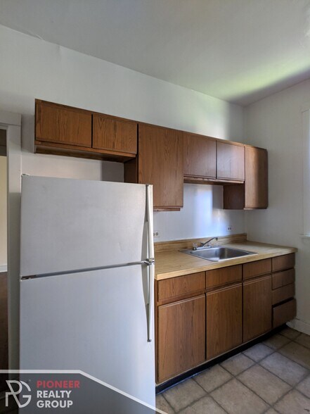 Building Photo - 2421 N Sawyer Ave