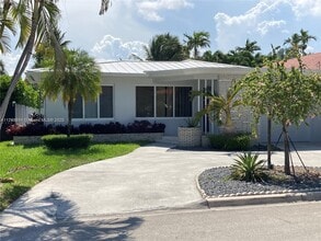 Building Photo - 9440 Carlyle Ave