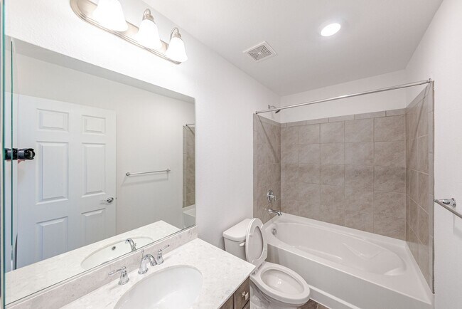 Building Photo - Fantastic two-story single-family house