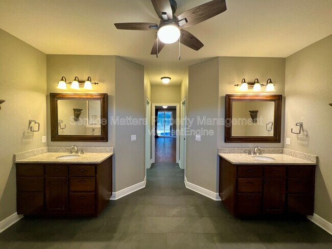 Building Photo - 2926 Greystone Dr