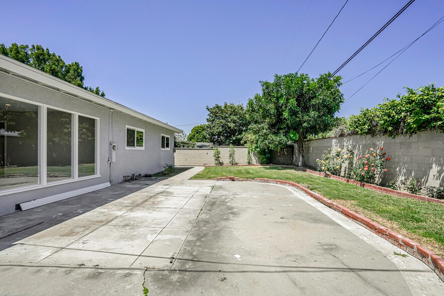 Building Photo - 5981 E Belen St