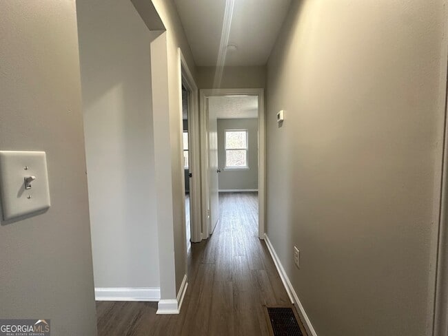 Building Photo - 1131 White Oak Dr