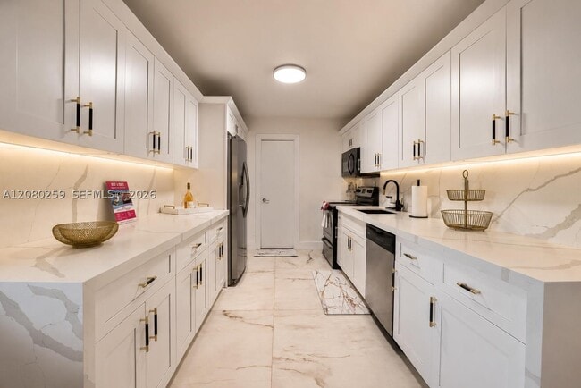 Building Photo - 18641 Belview Dr