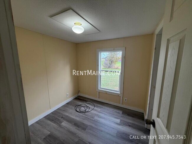 Building Photo - 8 Hall Dr