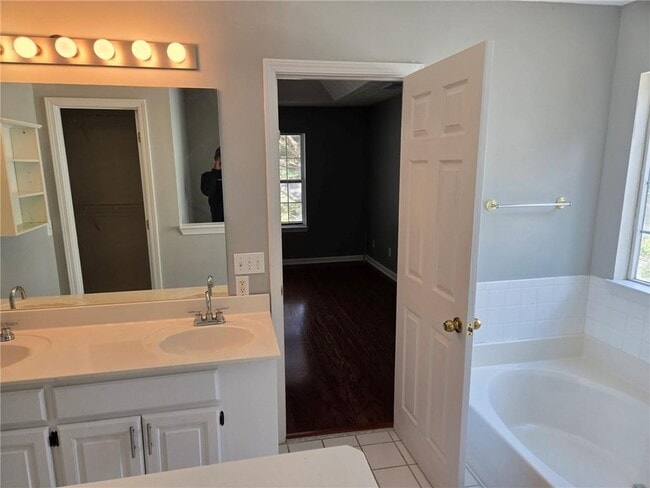 Building Photo - 3243 Oak Vista Way SW