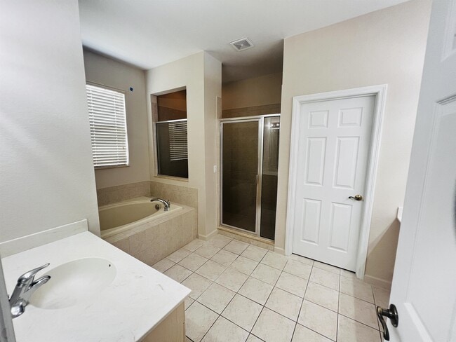 Building Photo - 2831 Paige Dr