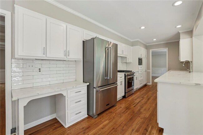 Building Photo - 5653 Trowbridge Dr