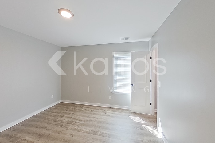 Building Photo - 126 Hughes Dr