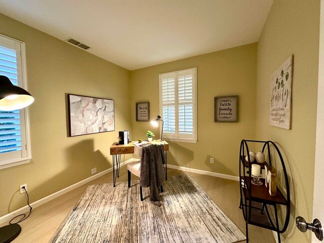 Building Photo - 372 S Caballo St