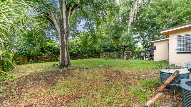 Building Photo - 5219 Bonnie Brae Cir