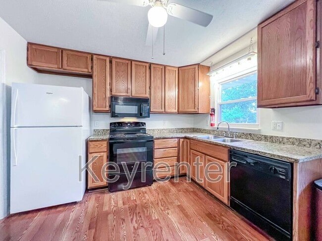 Building Photo - 830 Gondola Dr