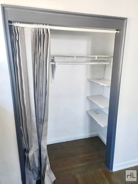 Building Photo - 44 STREET