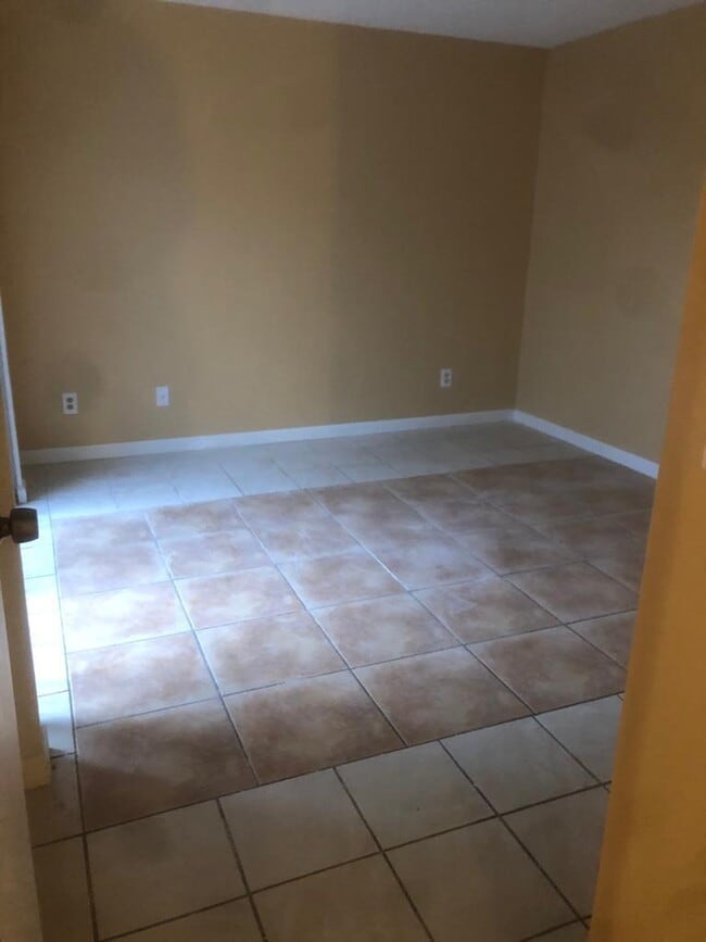 Building Photo - 1717 Vista Oaks Cir NE