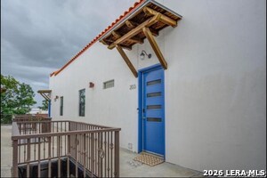 Building Photo - 1542 N Alamo St