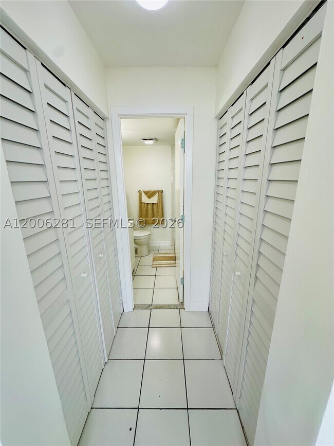 Building Photo - 710 Washington 321