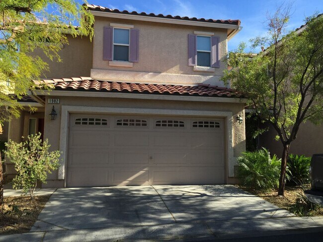 Primary Photo - 3 Bed/2.5 bath. All Tile Downstairs. Open ...
