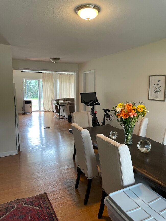 Building Photo - 4706 E Dartmouth Ave