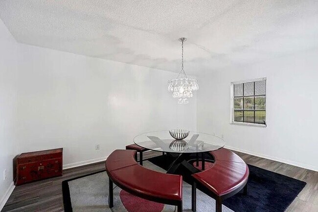 Building Photo - 209 Bobolink Way