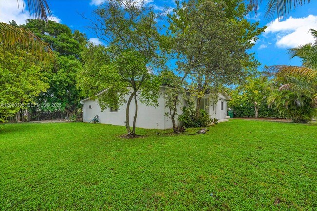Building Photo - 9441 SW 27th Dr