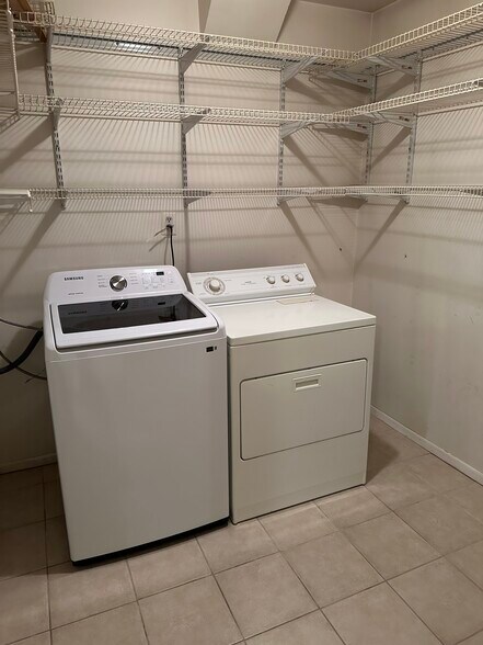Building Photo - 111 Amberly Dr
