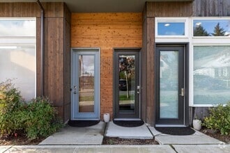 Building Photo - Amazing Live/Work 3bd/3bth w/Separate Comm...