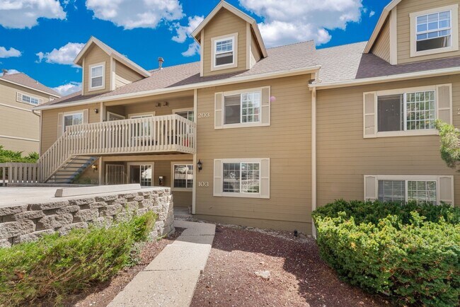 Building Photo - 2 bedroom downtown condo next to the Hospi...