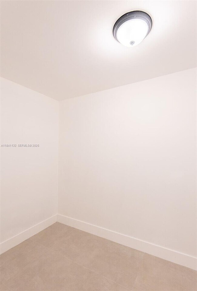 Building Photo - 1750 NE 191st St