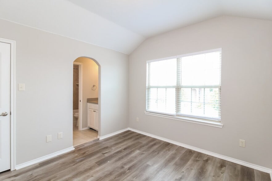 Building Photo - 8824 Deadwood Ln