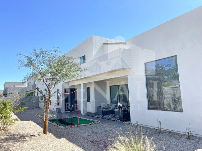 Building Photo - 10920 E North Ln