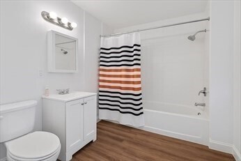 Building Photo - 71 Davison St