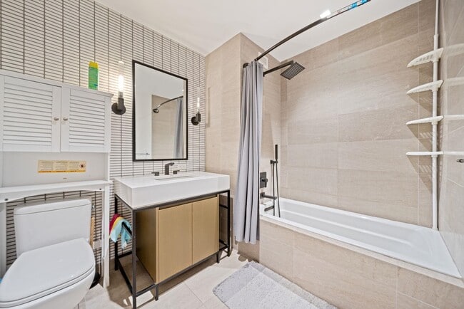 Building Photo - 2 Shore Ln