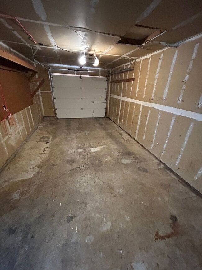 Building Photo - 24783 Parkside Dr