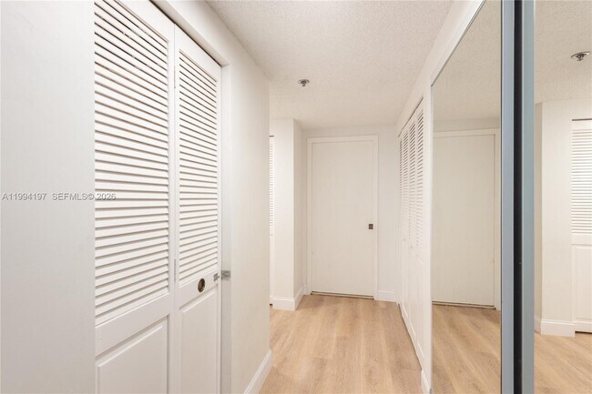 Building Photo - 251 Crandon Blvd