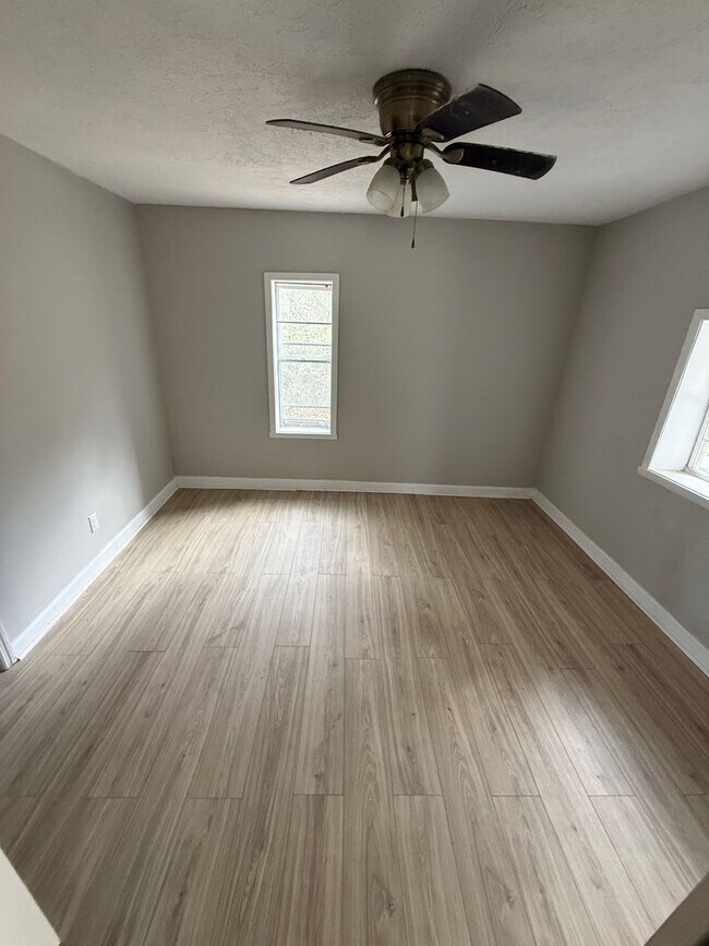 Building Photo - East Gadsden