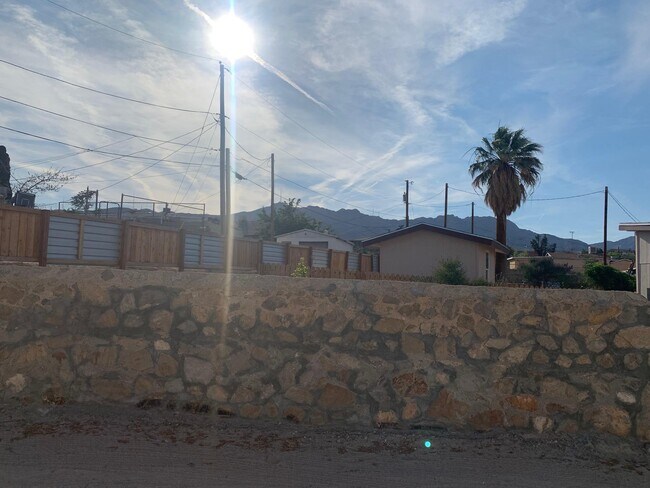 Building Photo - 3828 Altura Ave