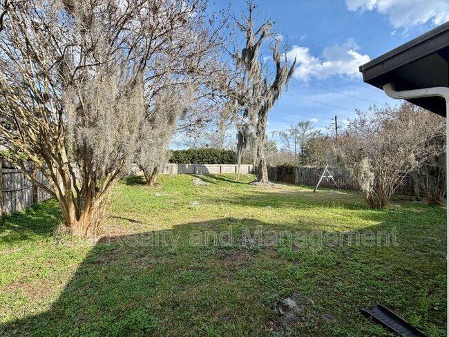 Building Photo - 4655 Trevi Dr