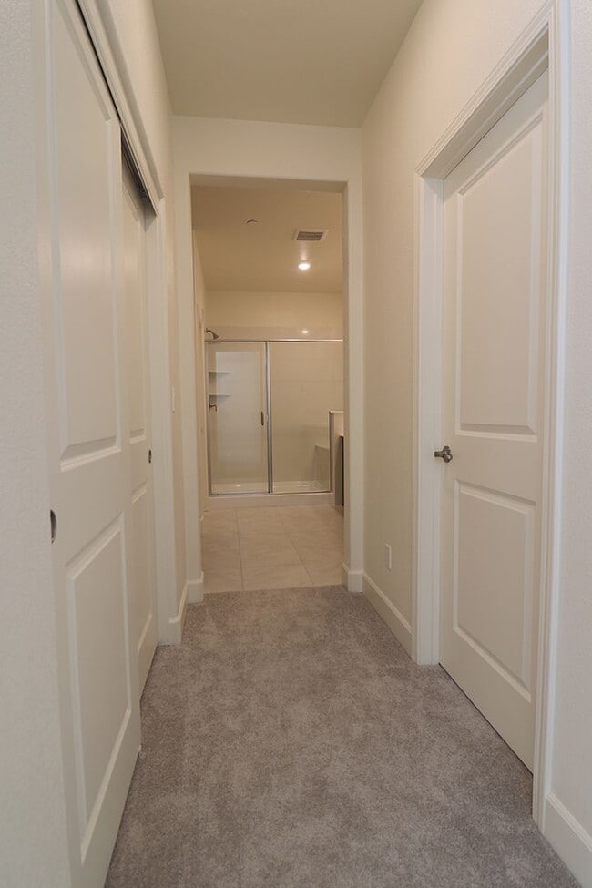 Building Photo - 6735 Lunar Descent Dr
