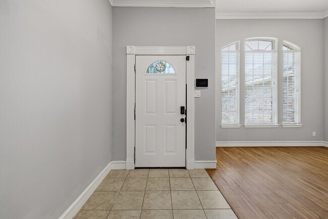 Building Photo - 909 Katie Ln