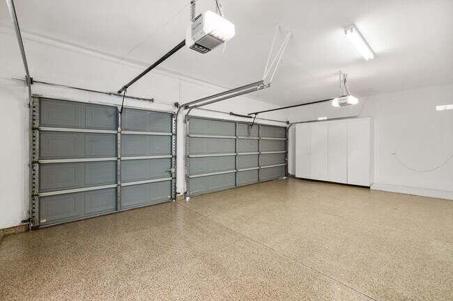 Building Photo - 47215 Heliotrope Dr