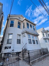 Building Photo - 18 Eagle Ave