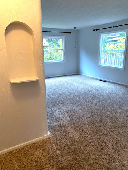 large living room - 4480 SW Pasadena St