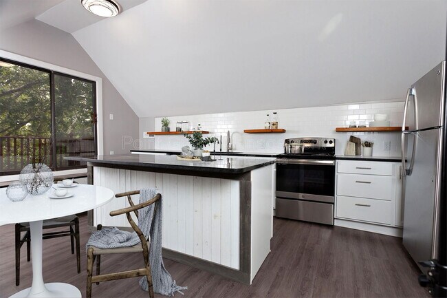 Primary Photo - 1217 Bitting St