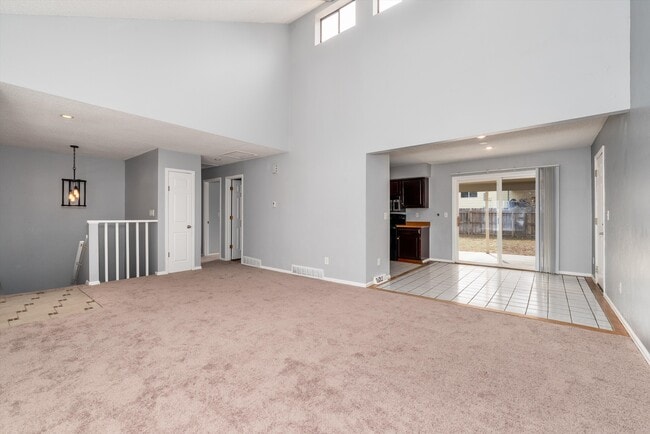 Building Photo - 5025 E Weaver Ave