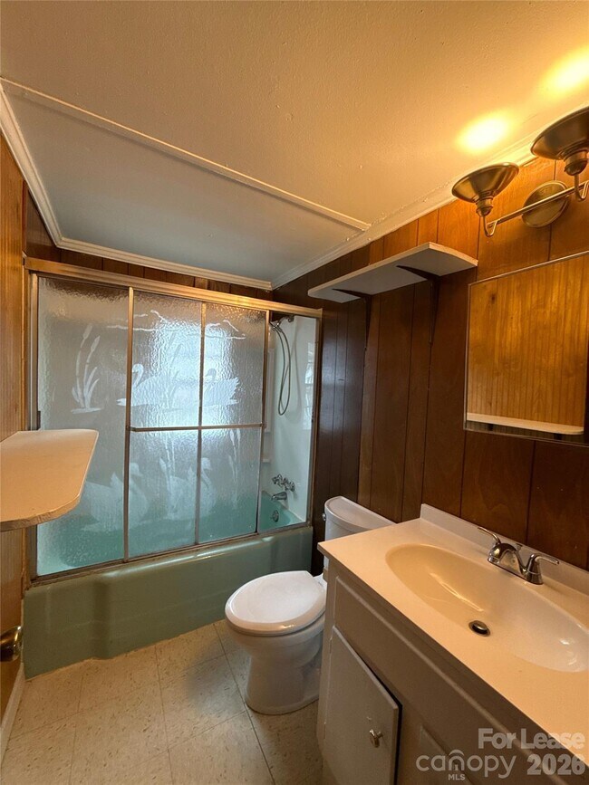 Building Photo - 3131 Seymour Dr