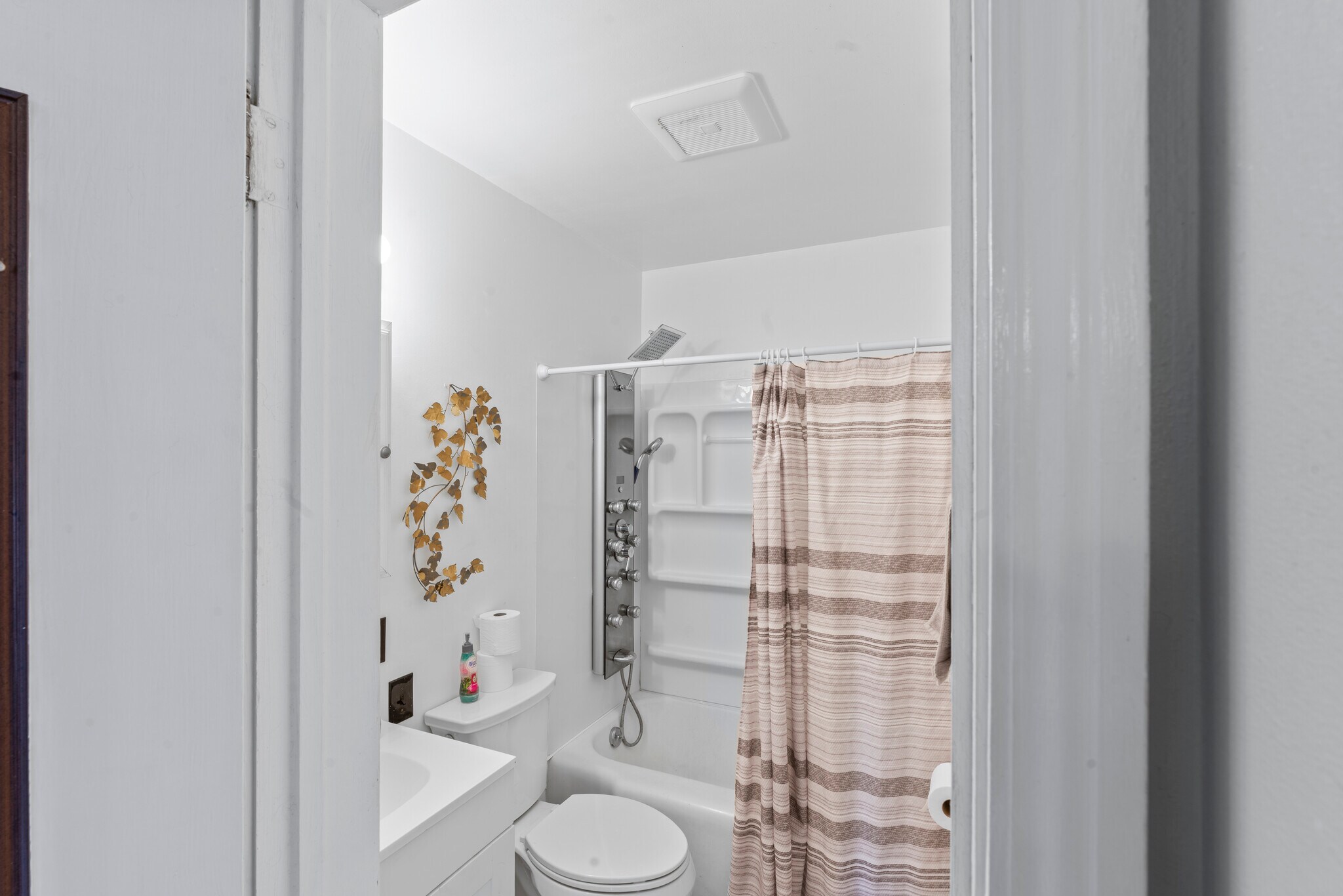 Bathroom 1st Floor - 2515 E Crescent St