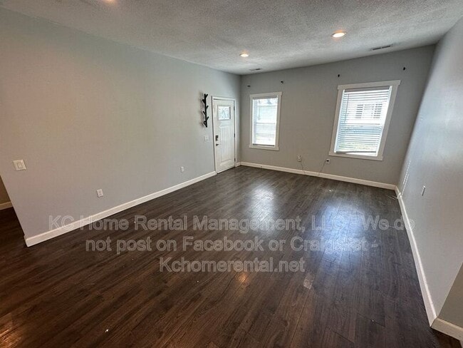 Building Photo - 316 W Elm St