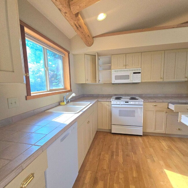 Building Photo - Eagle Bend Home